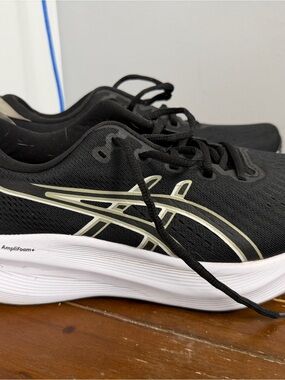 ASICS Black Athletic Running Shoes with White Midsole and Cream Logo 8.5 Wide